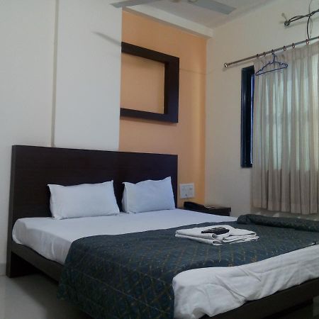 Hotel Parth Executive Lātūr Kültér fotó