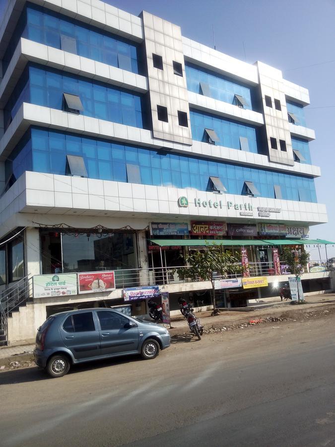Hotel Parth Executive Lātūr Kültér fotó