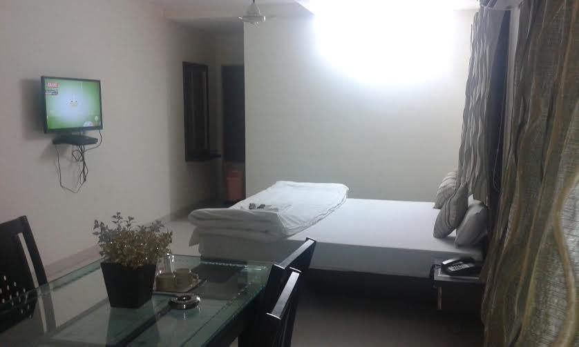 Hotel Parth Executive Lātūr Kültér fotó